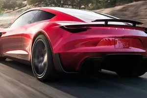 El Tesla Roadster vuelve a retrasarse a tres días de su presentación: el mal tiempo lo aplaza al 15 de octubre