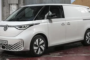 El Volkswagen ID. BUZZ Cargo crece con la versión Larga, pero pierde 60 kg de carga útil