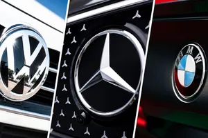 Volkswagen, Mercedes y BMW van justo en dirección contraria al resto de la gran industria mundial