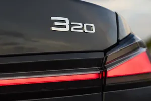 Muere el 320d: el nuevo BMW Serie 3 llega sin diésel por primera vez en 41 años y un eléctrico hereda el puesto