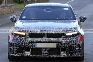 El BMW M5 2028 avanza en su desarrollo y estas fotos espía revelan nuevos detalles de su facelift