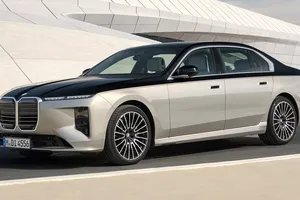 BMW pone precio al nuevo Serie 7: hasta 612 CV y máximo lujo que apunta al Mercedes Clase S
