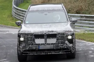 El nuevo BMW X7 M60 de 2028 se deja ver en Nürburgring y presume de un detalle que lo distinguirá del resto de la gama