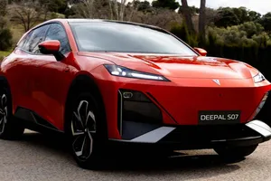 Changan lleva el híbrido enchufable al Deepal S07: 100 km eléctricos y un estreno en Europa por 36.000 euros
