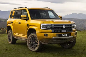 Denza pone precio al nuevo Bao 5, el SUV que no le teme al todoterreno con 544 CV y puede hacer 90 km sin gastar gasolina