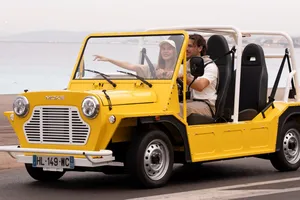 El MOKE eléctrico arregla su mayor pega: la segunda generación pasa de 90 a 170 km para salir por fin de la urbanización