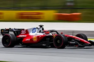 Leclerc lidera los Libres 2 en Sepang, Alonso promete llegar a Q2 con el Aston Martin y a Bortoleto le pasa de todo