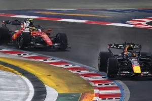 Verstappen gana una alocada (y lluviosa) Sprint en Singapur en la que Alonso y Sainz rozaron el Top 10