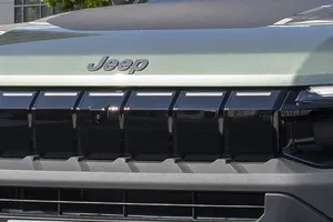 El Jeep Avenger suma 300.000 pedidos en 3 años, con mayor peso en versiones electrificadas