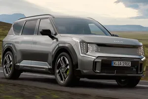 El KIA EV9 amplía su gama por los dos extremos: versiones más baratas y un GT de 509 CV