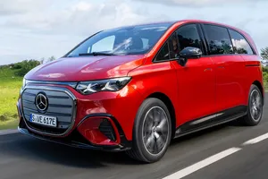 El Mercedes VLE eléctrico gana potencia y tracción 4MATIC, la nueva versión de 422 CV ya tiene precio