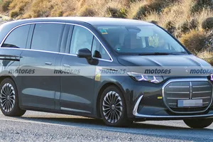 El nuevo Mercedes VLE crece: su versión larga se descubre en estas fotos espía