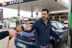¿Necesitas coche nuevo, de bajo consumo y que no sea enchufable? Estas son tus opciones