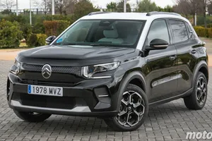 Este Citroën ë-C3 con 5.500 € de descuento te hará replantear la compra de un Dacia Spring: es barato, más potente y con 5 plazas