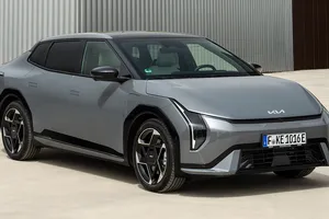 7.900 € de descuento, 204 CV y 456 km de autonomía, el KIA EV4 Fastback se pone a tiro con un precio más barato
