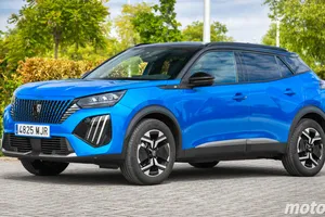 Más de 10.700 € de descuento, el Peugeot 2008 entra en la batalla con el MG ZS de gasolina por precio y motor