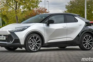Con más de 5.300 € de rebaja y un consumo de 4,7 litros, el Toyota C-HR es la apuesta segura si buscas un SUV híbrido