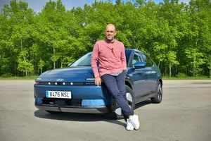 Pruebo el coche eléctrico con el que Hyundai quiere plantar cara a BYD: cuesta menos de 30.000 € (sin ayudas) y tiene 496 km de autonomía
