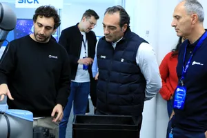 Stellantis ingresa más, pero sigue consumiendo caja: 4.000 millones en un trimestre y una apuesta pendiente para diciembre