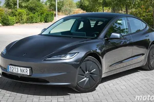 El Tesla Model 3 gana al Dacia Sandero en septiembre de 2026 y acaba con su racha de victorias en el ranking de más vendidos