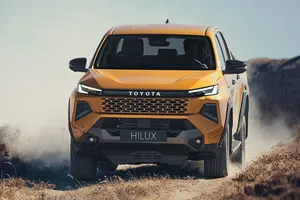 El nuevo Toyota Hilux diésel con etiqueta ECO ya tiene precio, llega la versión Hybrid 48V con 204 CV 