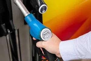 Ni eléctrico ni hidrógeno: así es VEEF, el coche de combustión que pide Toyota en Europa