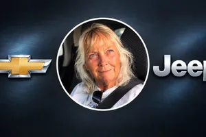 Una abuela de 71 años deja atrás a un Jeep con su Silverado y un sheriff le repite tres veces el mismo consejo