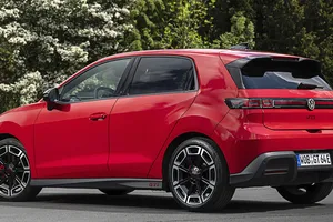 El Volkswagen ID. Polo GTI abre pedidos por casi 40.000 euros y el CUPRA Raval VZ le complica mucho las cosas