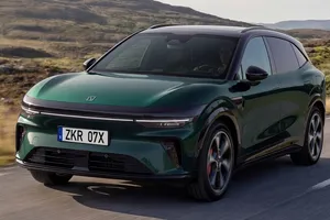 El Zeekr 7X se renueva para 2027: 680 CV, mejor equipamiento y más autonomía para el SUV eléctrico