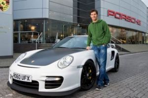 Mark Webber conduce el Porsche 911 GT2 RS en Silverstone