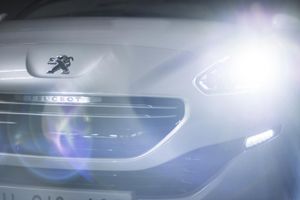 Peugeot RCZ 2013: Un toque burgués para el coupé galo