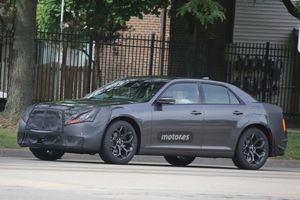 El Chrysler 300 prepara un restyling ¿Llegará al Lancia Thema?