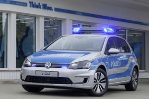 El Volkswagen e-Golf se viste de coche policía