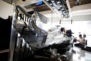 Ron Dennis protesta por el trato de Mercedes en los motores para McLaren