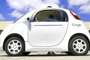 Primer accidente del coche autónomo de Google con heridos leves
