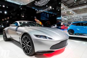 El Aston Martin DB10 de James Bond sale a subasta en Londres
