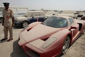 Este Ferrari Enzo lleva abandonado desde 2012 y no puede ser adoptado