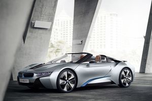 BMW i8 2018: más potencia, autonomía, tecnología y carrocería sin techo ¿Deseabas algo más?