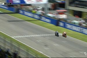 Jorge Lorenzo gana el GP de Italia por 19 milésimas a Marc Márquez