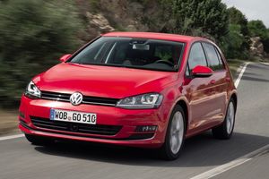 Suecia - Julio 2016: El Volkswagen Golf lidera y el Seat Ateca se estrena