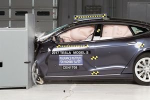 Tesla Model S 2017: empeora sus resultados previos en los crash-tests del IIHS
