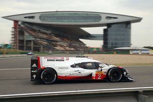 Bernhard, Bamber, Hartley y el triple 'hat trick' de Porsche
