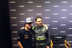 Alonso visita el corazón de la NASCAR: "No sabré lo difícil que es hasta que lo intente"