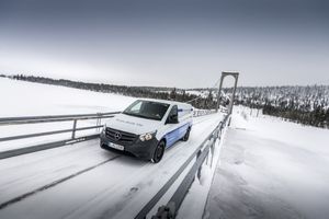 Mercedes muestra las pruebas de invierno de la nueva eVito previas a su comercialización