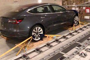 Cazados los primeros Tesla Model 3 rumbo a Alemania... ¿para ser destripados?