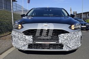 Nuevas fotos espía de un prototipo del nuevo Ford Focus ST nos permiten ver su interior