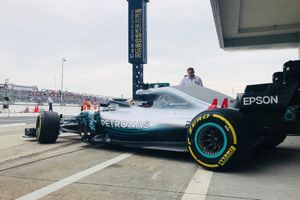 Hamilton lanza el primer órdago de Mercedes en libres