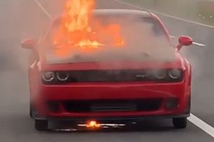 Uno de los raros Dodge SRT Demon se convierte en una barbacoa infernal
