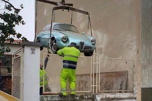 Rescatado un Alfa Romeo Giulietta SZ después de 35 años en un sotano