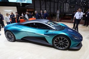 El futuro Aston Martin Vanquish tendrá variantes AMR Pro y Volante